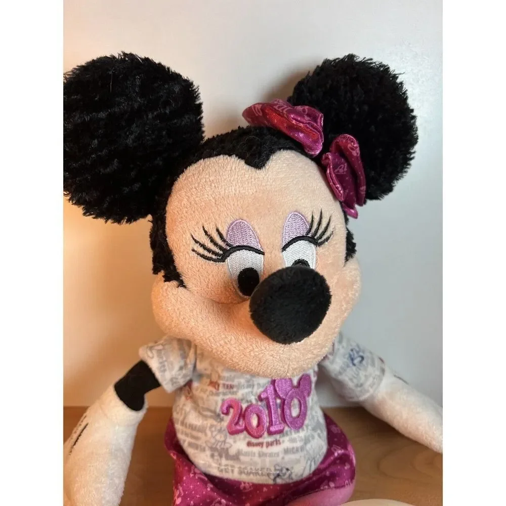 Disneyland Resort Disney Parks Minnie Mouse 2010 Hoodie Get Soaked Plush 14